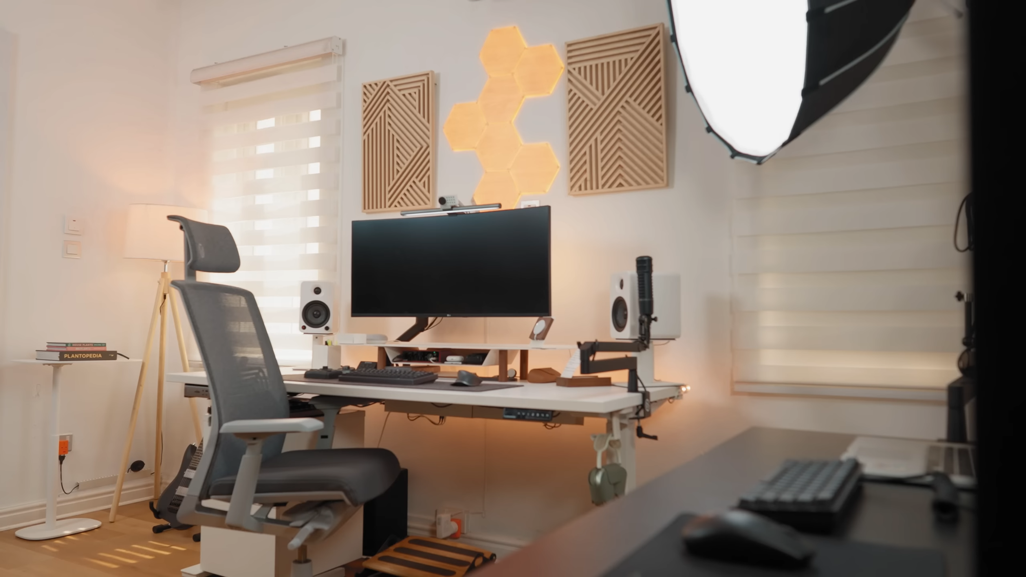 From mid to modern: Upgrade your home office with these 4 desk setup ideas Post feature image